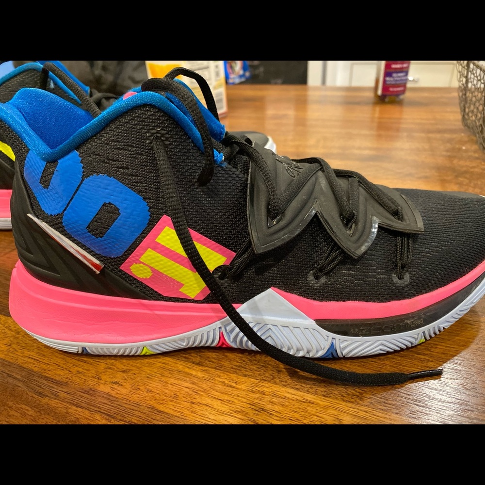 Kyrie 5 Basketball Shoe